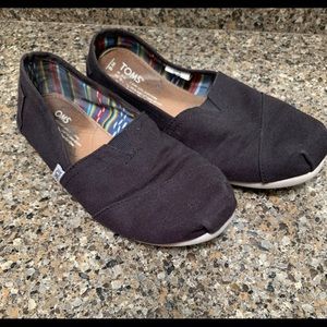 Tom’s Womans size 8 Black